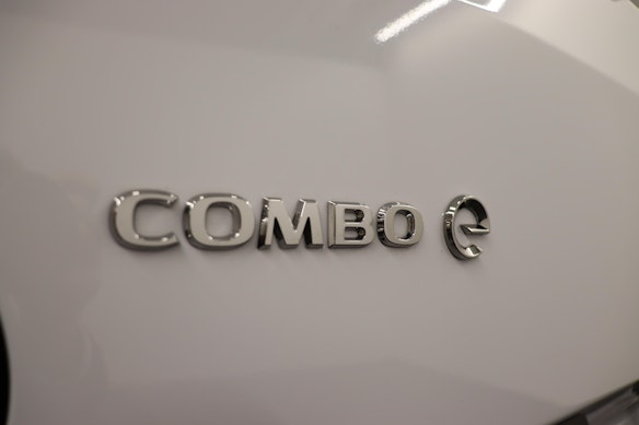 OPEL Combo-e Cargo 2.4 t Electric 11