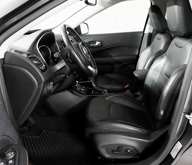 Vehicle image JEEP COMPASS