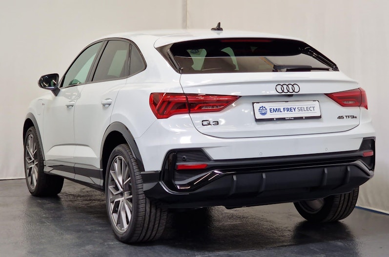 Vehicle image AUDI Q3