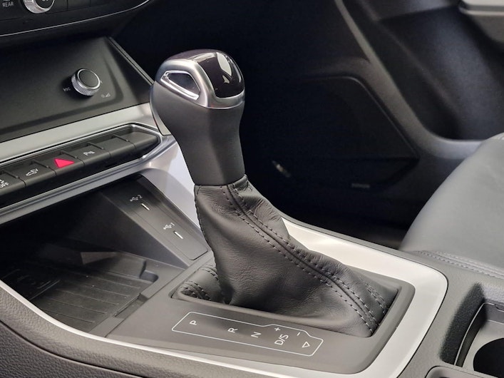 Vehicle image AUDI Q3