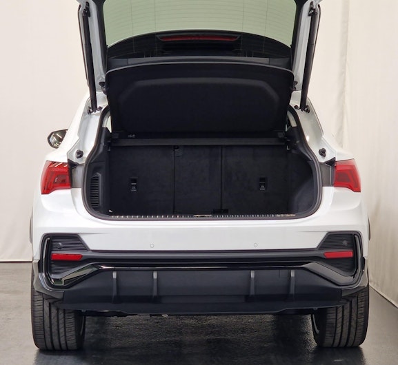 Vehicle image AUDI Q3