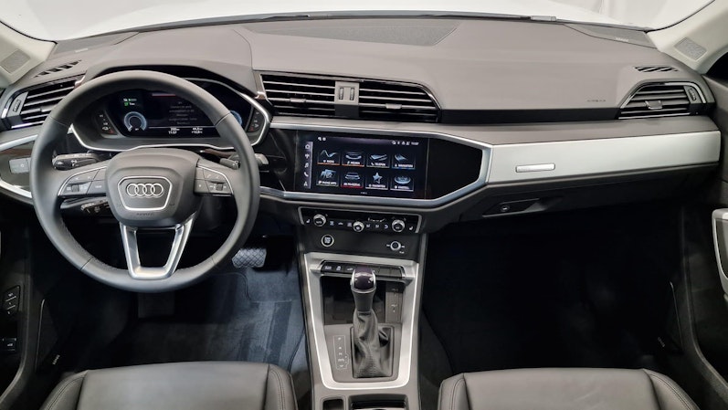 Vehicle image AUDI Q3