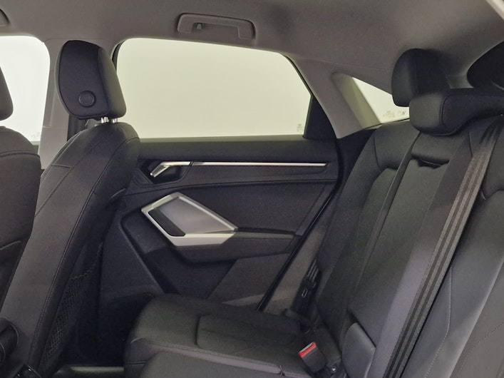 Vehicle image AUDI Q3