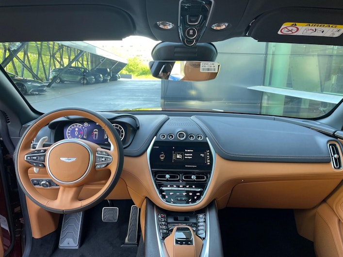 Vehicle image ASTON MARTIN DBX