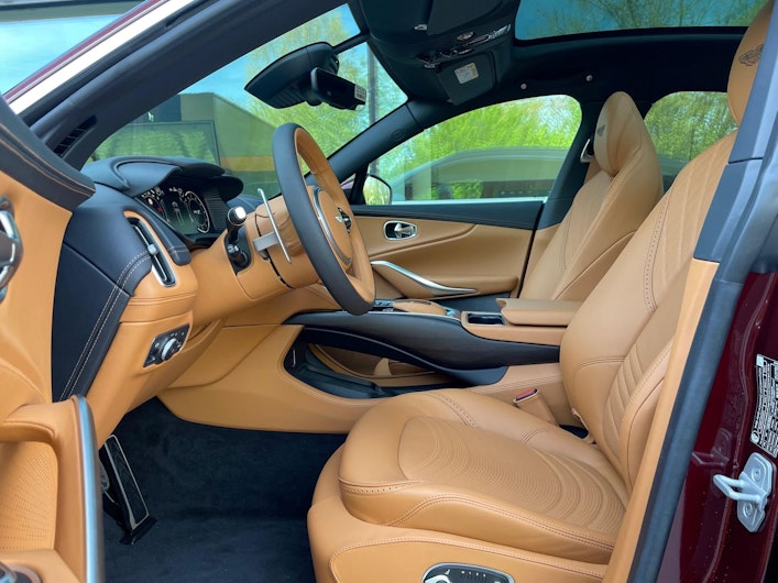 Vehicle image ASTON MARTIN DBX