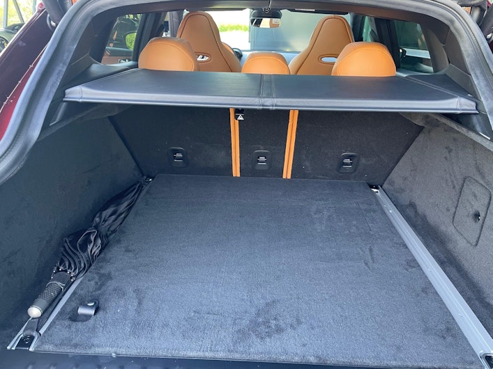 Vehicle image ASTON MARTIN DBX