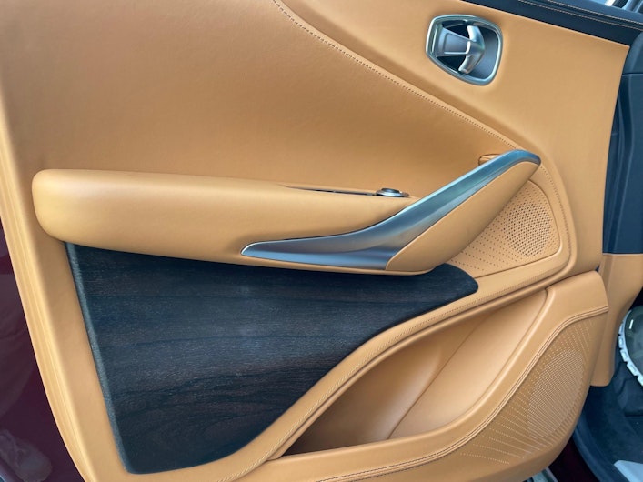 Vehicle image ASTON MARTIN DBX