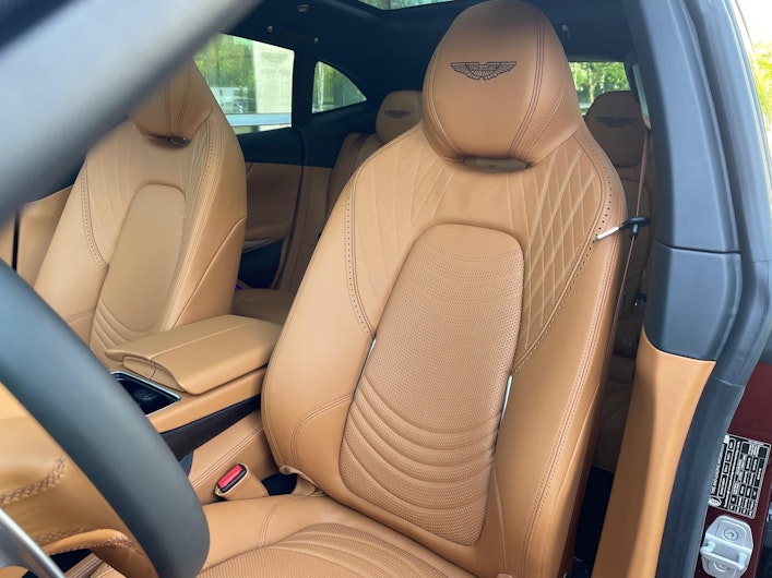 Vehicle image ASTON MARTIN DBX