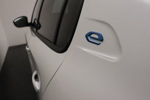 Vehicle image PEUGEOT 208 e-Allure - 100% Electric