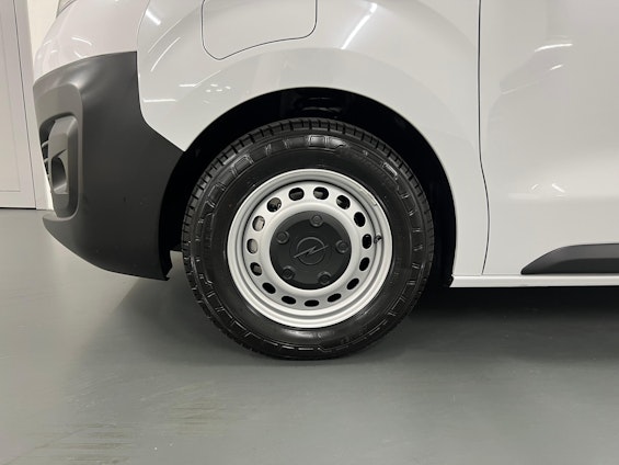 Vehicle image 4 Vehicle image 4