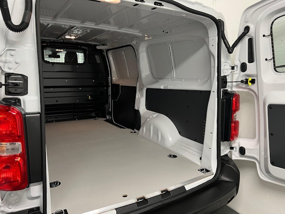 Vehicle image 9 Vehicle image 9