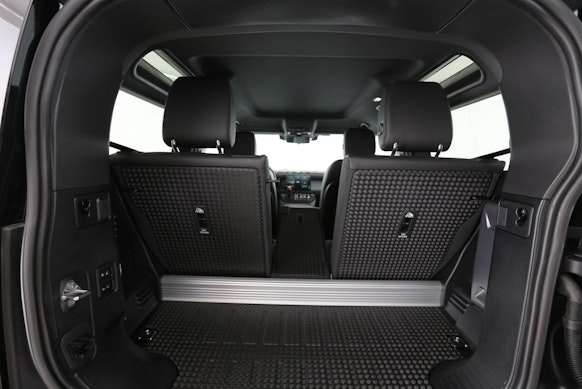 LAND ROVER Defender 90 3.0 D I6 250 SE 14