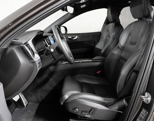 VOLVO XC60 2.0 B6 MH R-Design AWD 2