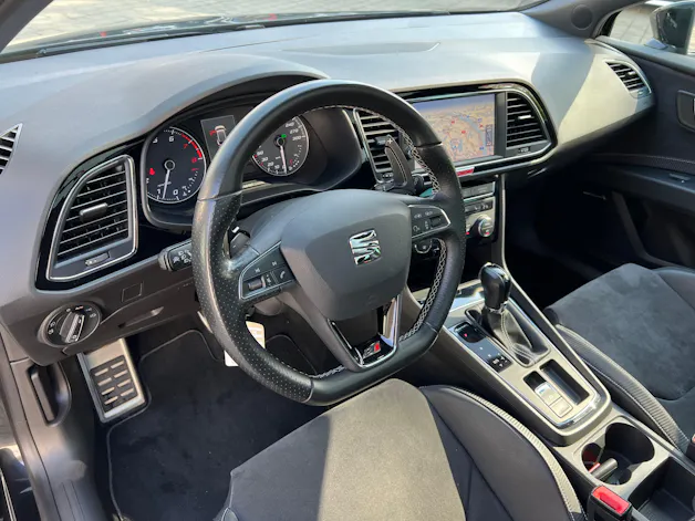 SEAT Leon ST 2.0 TSI 300 Cupra 4Drive DSG