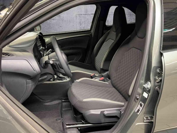 Vehicle image 8 Vehicle image 8