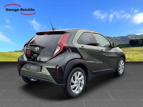 Vehicle image 4 Vehicle image 4