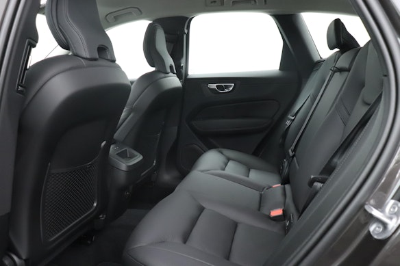 VOLVO XC60 2.0 B5 MH Core AWD 7