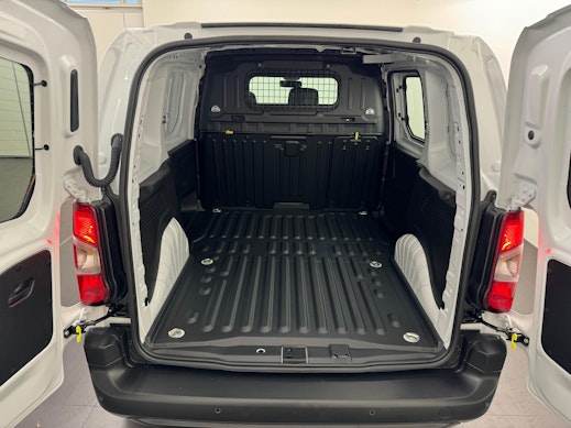 OPEL Combo-e Cargo 2.4 t Electric 1