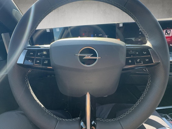 Vehicle image 13 Vehicle image 13