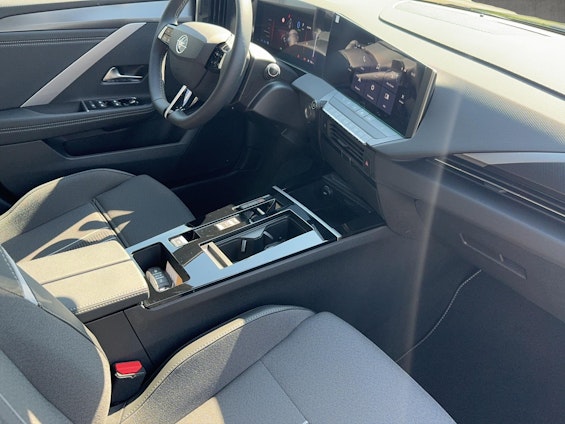 Vehicle image 9 Vehicle image 9