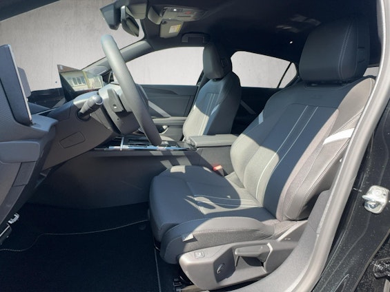 Vehicle image 10 Vehicle image 10