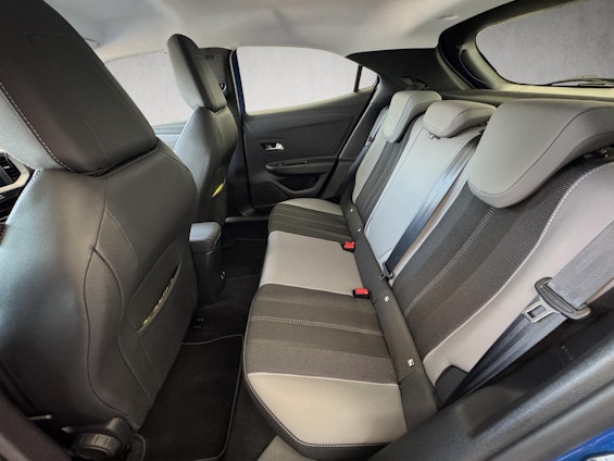 Vehicle image 11 Vehicle image 11