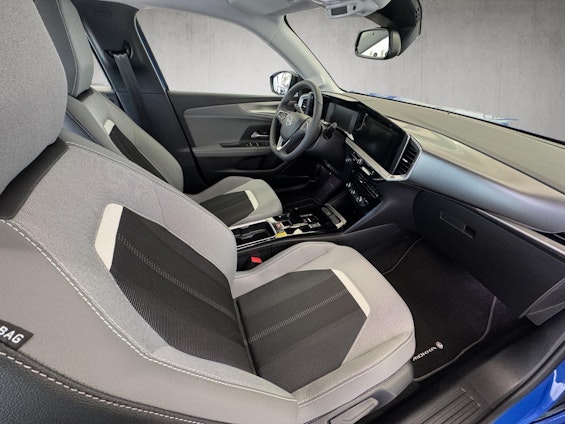 Vehicle image 9 Vehicle image 9