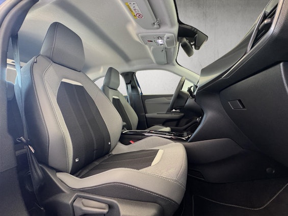 Vehicle image 12 Vehicle image 12