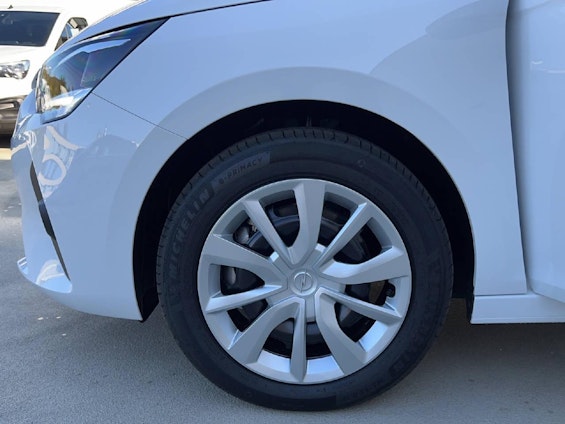 Vehicle image 6 Vehicle image 6