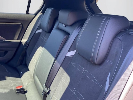 Vehicle image 7 Vehicle image 7