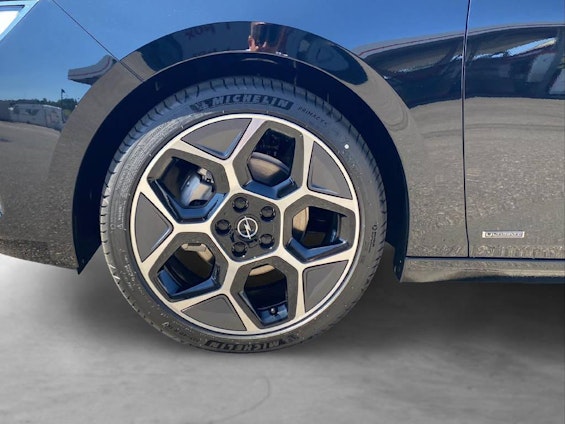 Vehicle image 3 Vehicle image 3