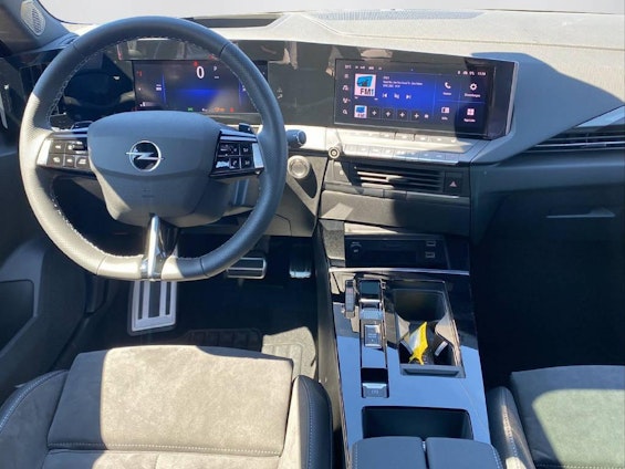 Vehicle image 4 Vehicle image 4