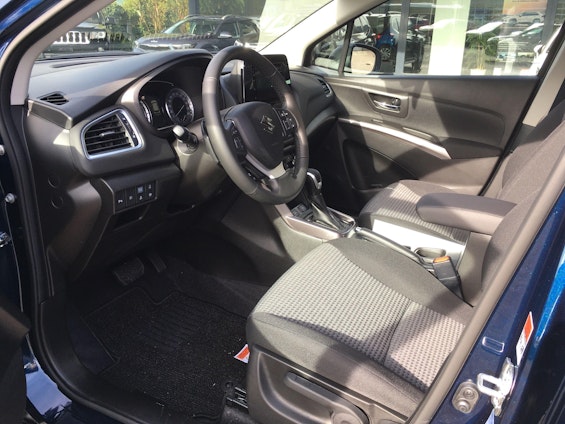 Vehicle image 14