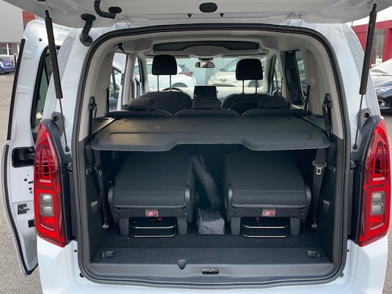 Vehicle image 10 Vehicle image 10