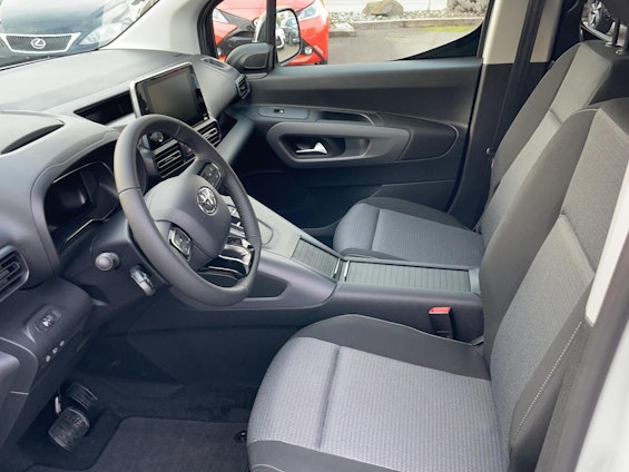 Vehicle image 6 Vehicle image 6