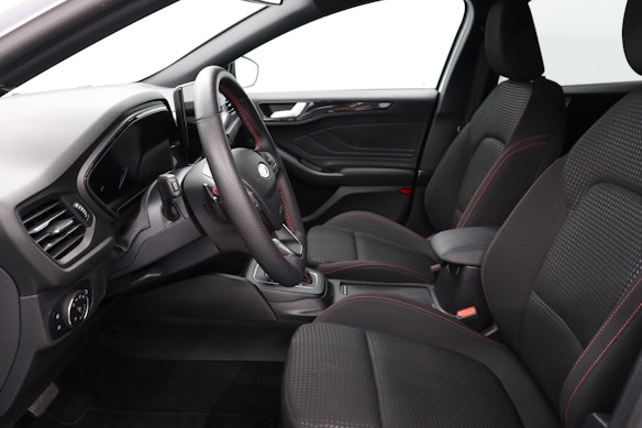 FORD Focus Station Wagon 1.0i EcoB Hybrid 155 ST-Line 2