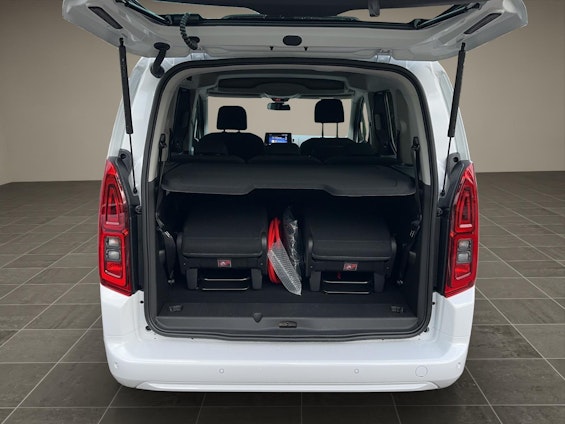 Vehicle image 16 Vehicle image 16