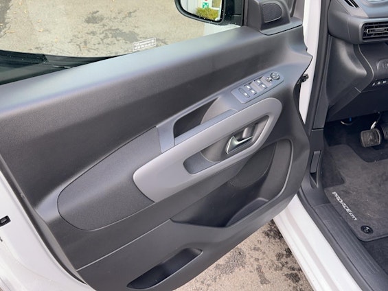 Vehicle image 11 Vehicle image 11