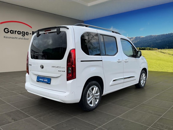 Vehicle image 4 Vehicle image 4