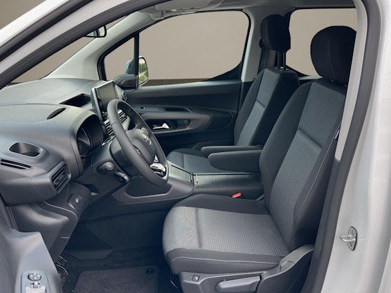 Vehicle image 8 Vehicle image 8