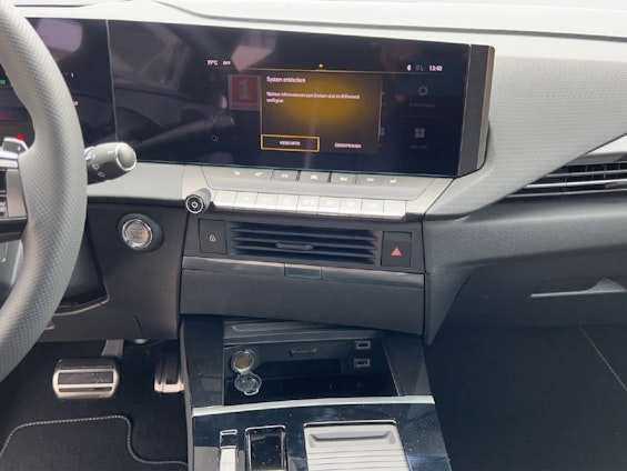 Vehicle image 13 Vehicle image 13