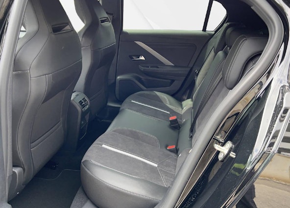 Vehicle image 14 Vehicle image 14