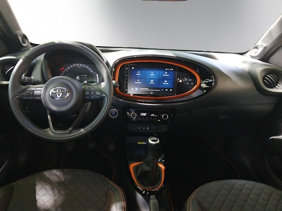 Vehicle image 12