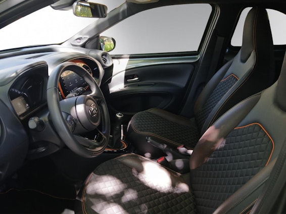 Vehicle image 6