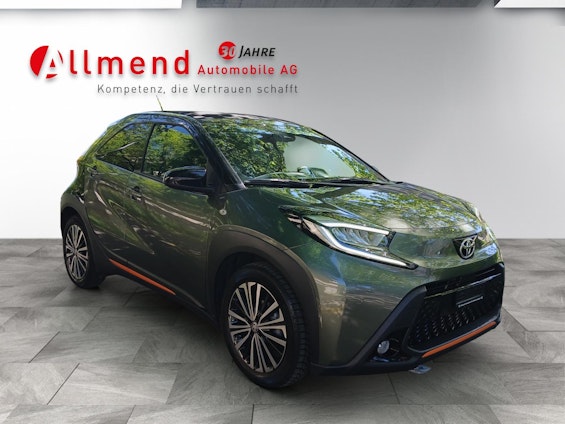 First vehicle image
