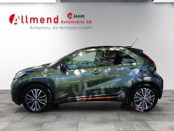 Vehicle image 19