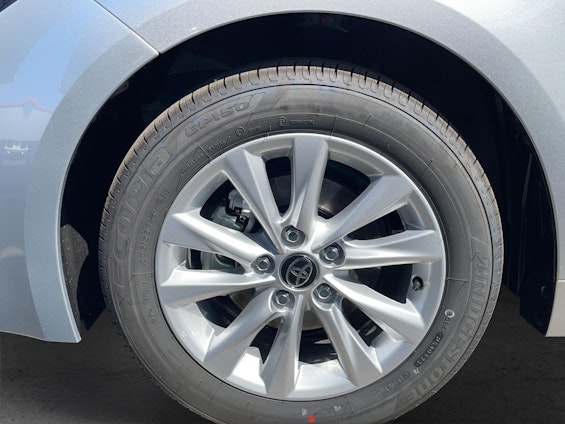 Vehicle image 18 Vehicle image 18