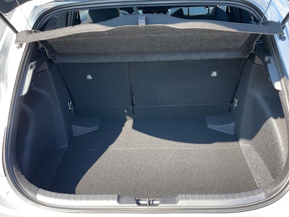 Vehicle image 16 Vehicle image 16