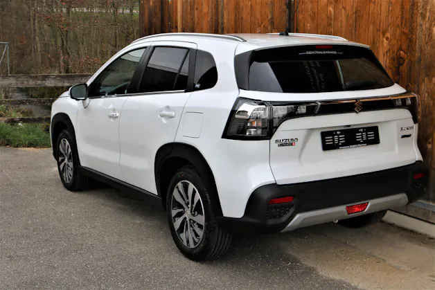 Suzuki S-Cross 1.5 Compact Top Hybrid 4x4