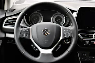 Suzuki S-Cross 1.5 Compact Top Hybrid 4x4